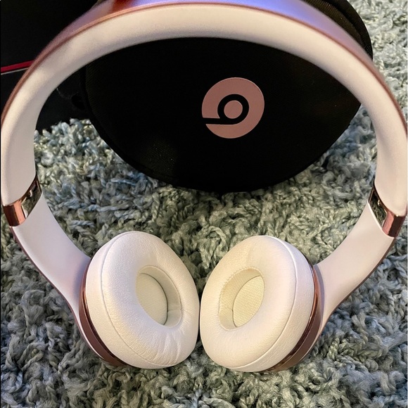 Beats Solo 3 Wireless - Picture 1 of 8